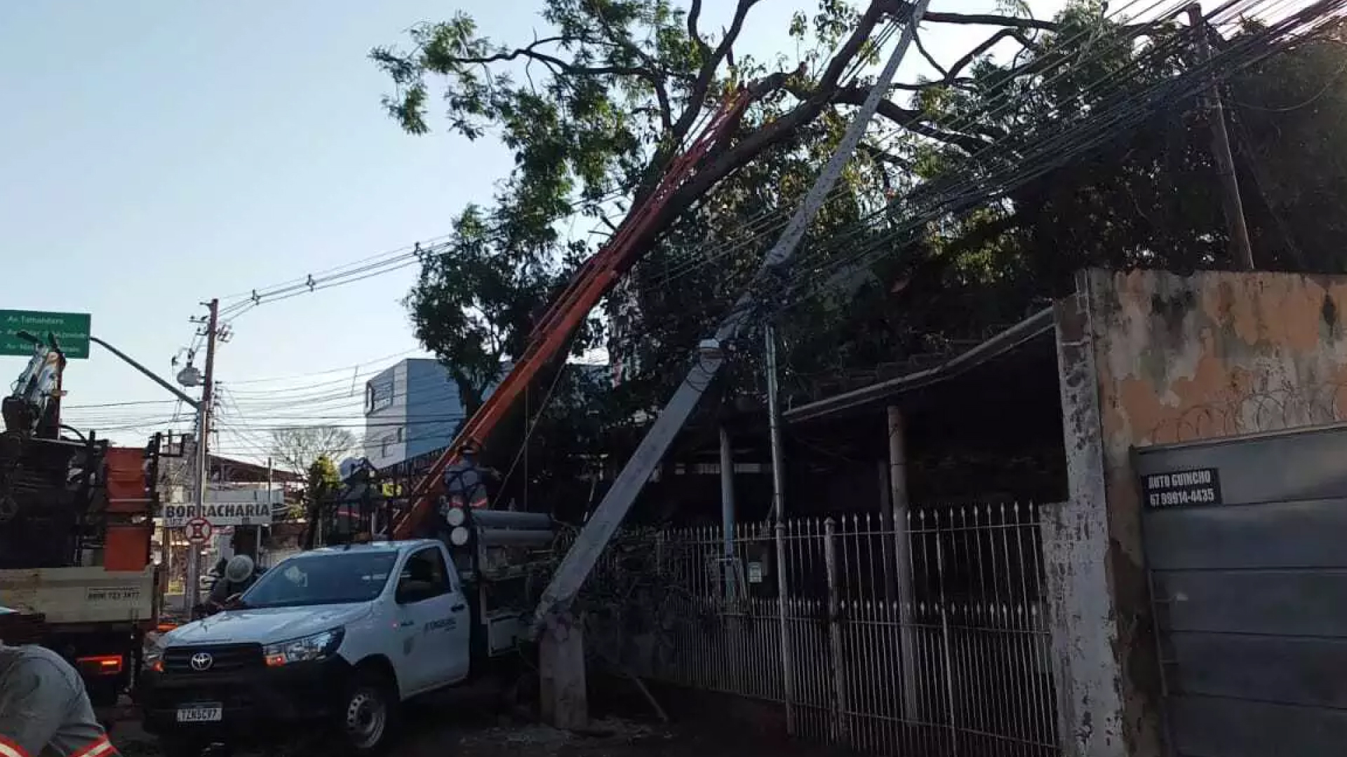 Campo Grande entra em emergência após temporal deixar rastro de destruição