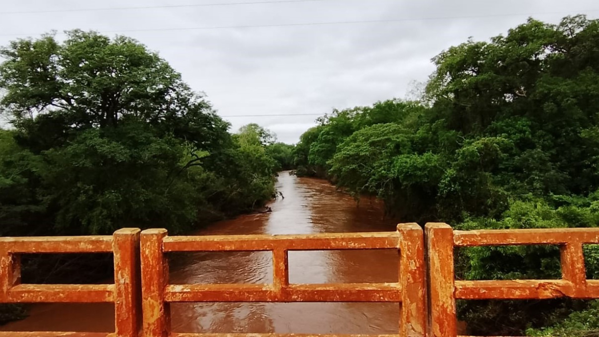 Defesa Civil vistoria rio Dourados e orienta assentados do Amparo